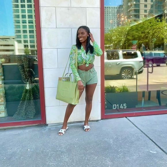 Green/white mesh long sleeve crop top - Picture 3 of 3